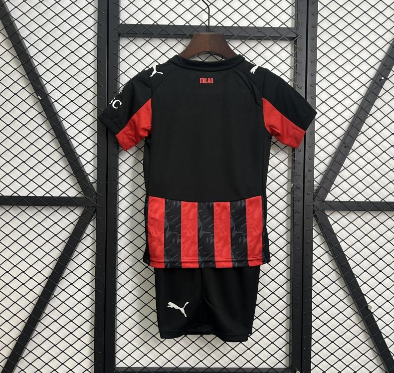 Kit tricou si pantaloni AC Milan home 25/26 Copii